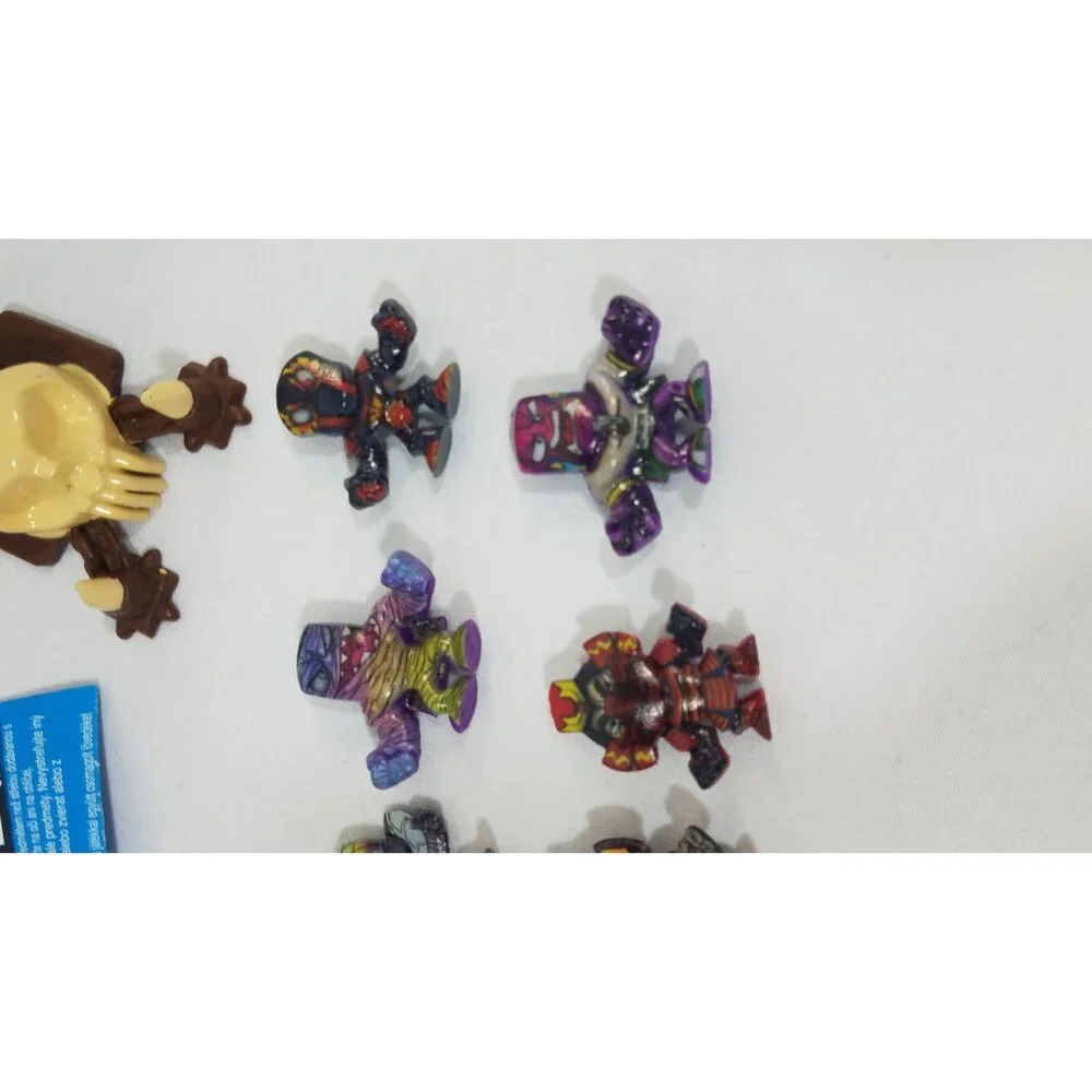 Million Warriors 20-Pack Blind Bag Collection With Launcher Mini Figures
